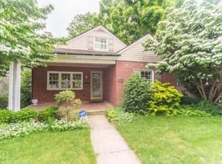 938 Broad St, Akron, PA 17501