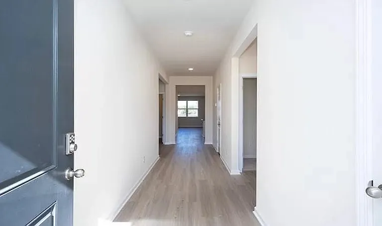 1700 Perthshire Loop — Photo 2