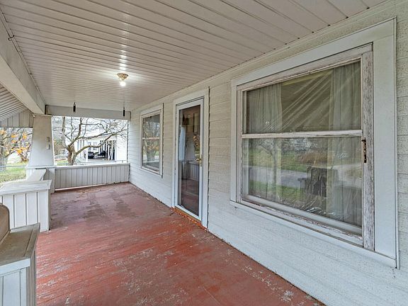 4th image of 242 N Main St