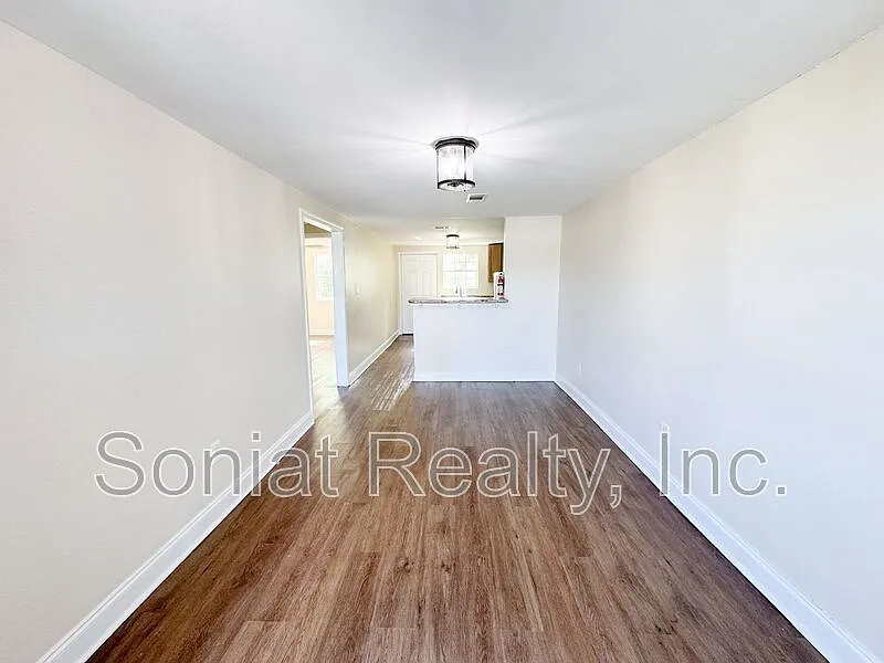 2 bed, 1.0 bath, 850 sqft, $1,200 — Photo 4