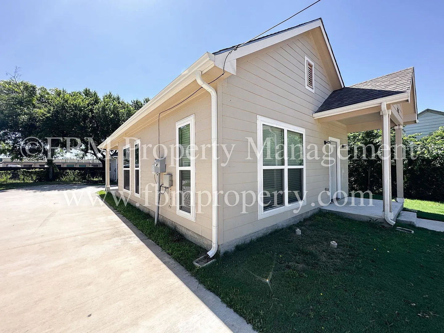 818 Rose St., Unit A - Charming 3 Bedroom, 2 Bathroom Unit in Denton, TX! Move in for less - $500... — Photo 2