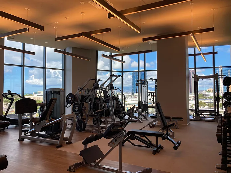 Full gym with spectacular views! Also has outdoor workout stations for CrossFit exercises. Mens & womens locker rooms with saunas.