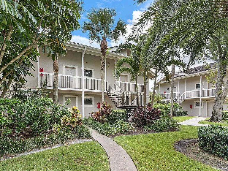 11863 Wimbledon Cir #427 — Photo 3