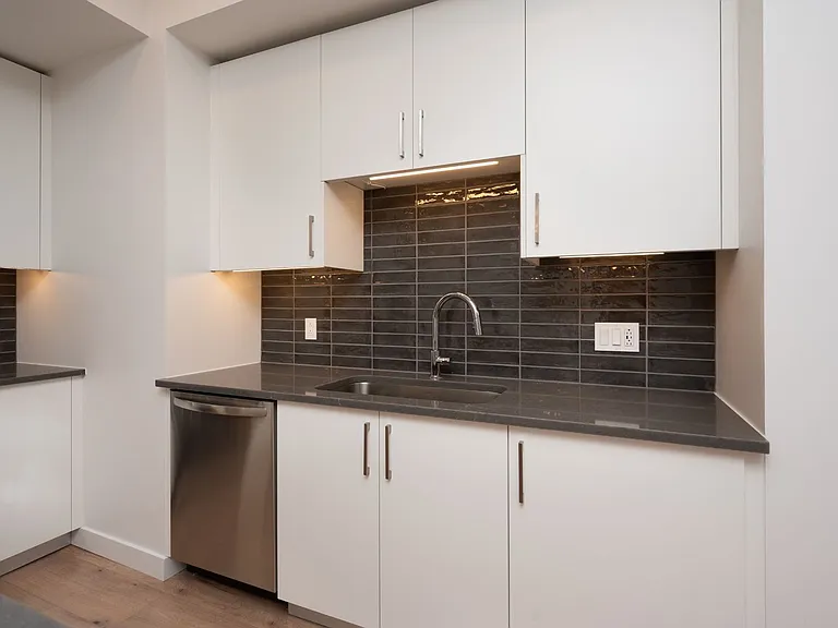 1212 Demonbreun St #1710 — Photo 14