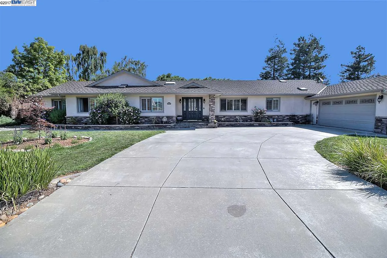 38642 Glencoe Dr photo 1