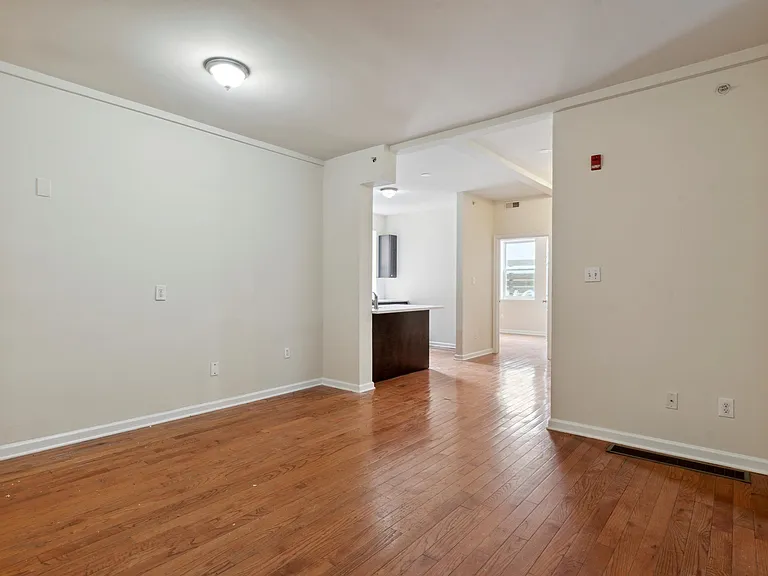 1519-21 N 16th St #14 — Photo 24