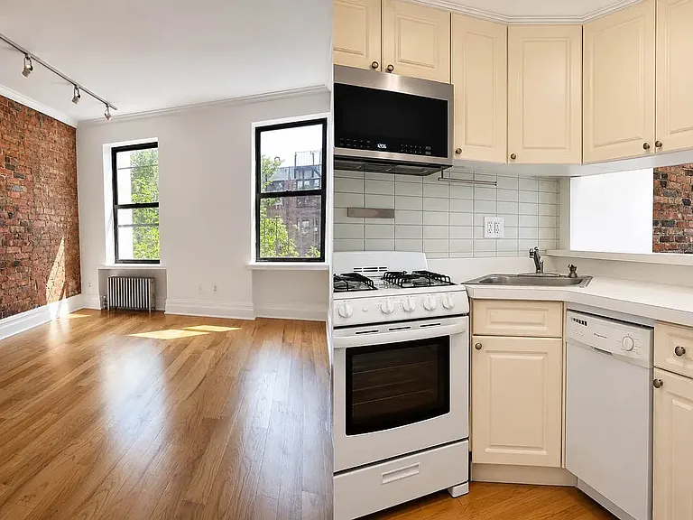 162 E 7th St #5G — Photo 1