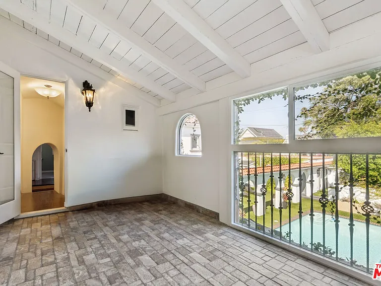956 S Longwood Ave — Photo 34