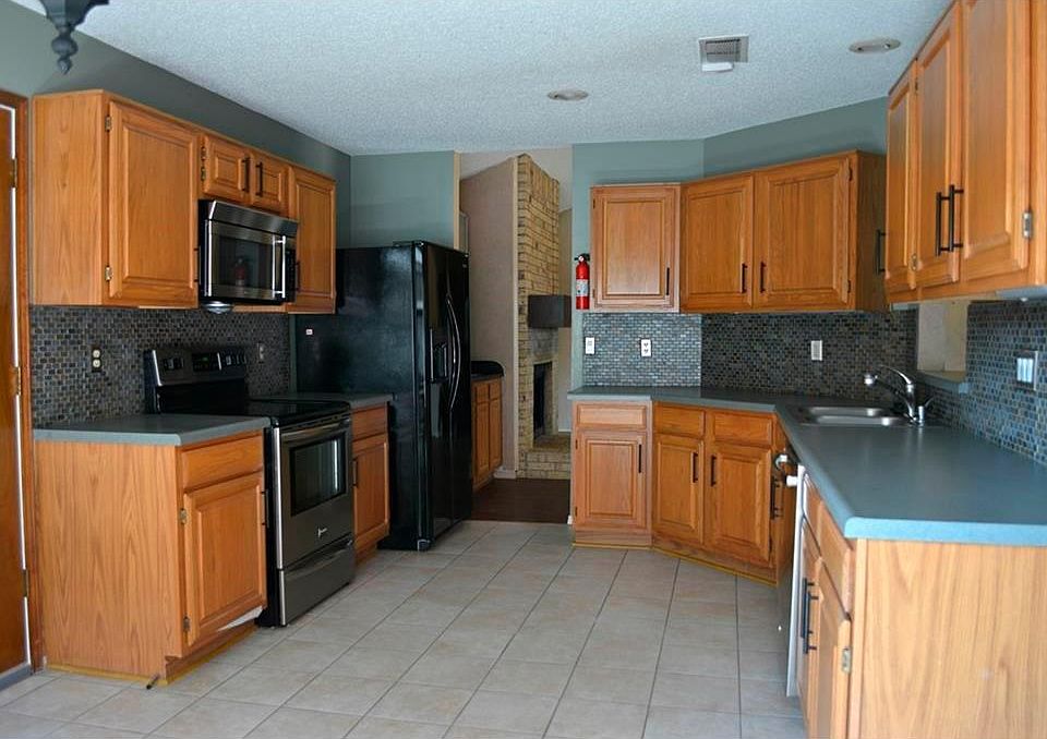 2nd image of 3413 Vine Rdg