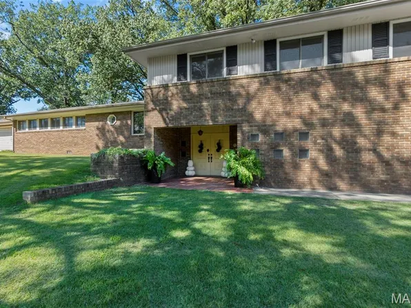16347 Crestview Dr, Dexter, MO 63841