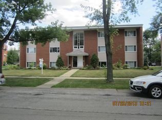573 Pershing Ave APT B, Glen Ellyn, IL 60137