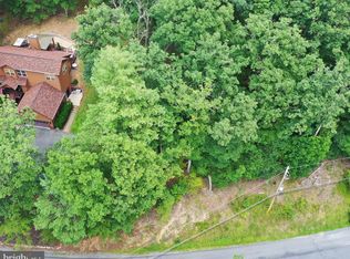 1104 Lakeview Dr, Cross Junction, VA 22625