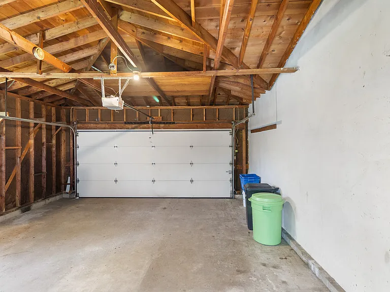 18525 Heathway Ln — Photo 23
