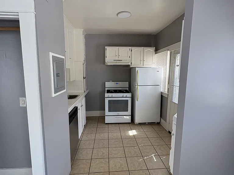 1836 E 1st St #12 — Photo 4
