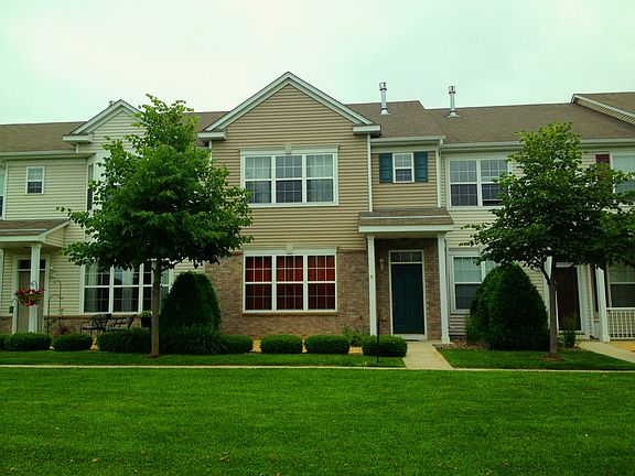 2nd image of 10990 Goodhue St NE
