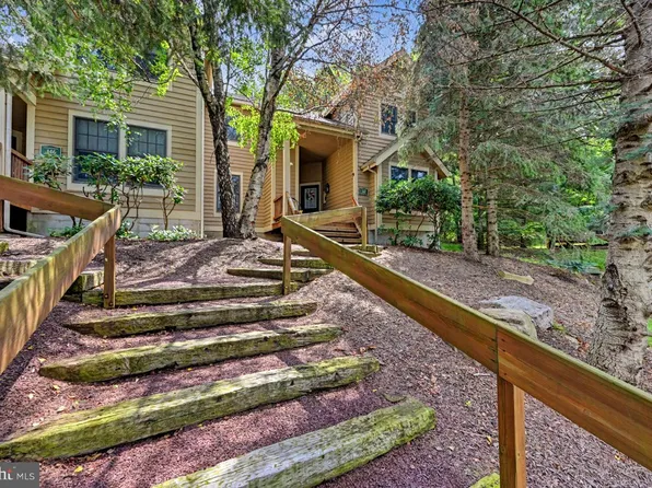 147 Pine Ct, Tannersville, PA 18372