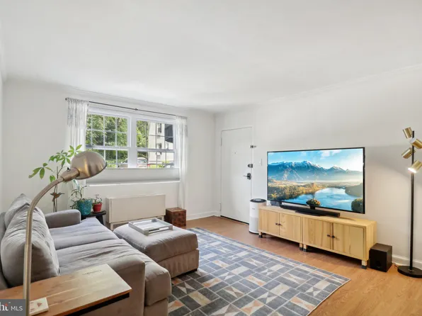 2053 N Woodstock St APT 102, Arlington, VA 22207