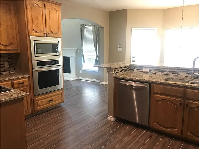 213 Longview Ct — Photo 7