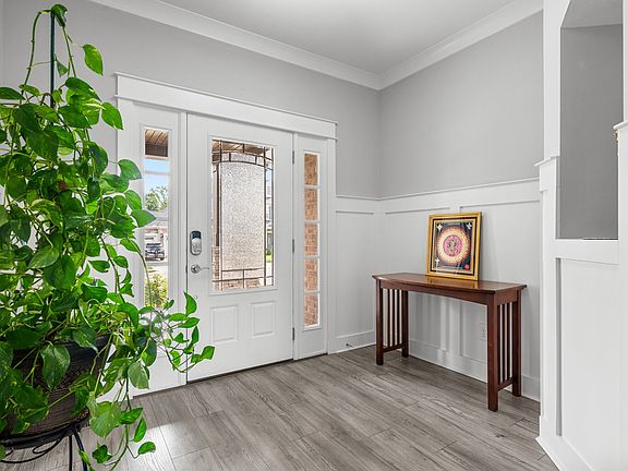 2nd image of 808 Ava Ln