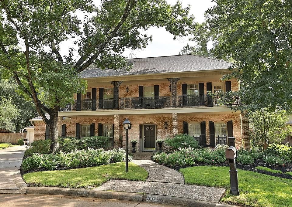 Stunning New Orleans style 4 bedroom, 3.5 bath home with huge yard and sparkling pool