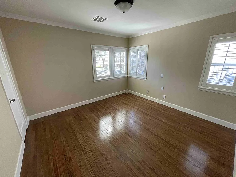 4432 Bakman Ave — Photo 14