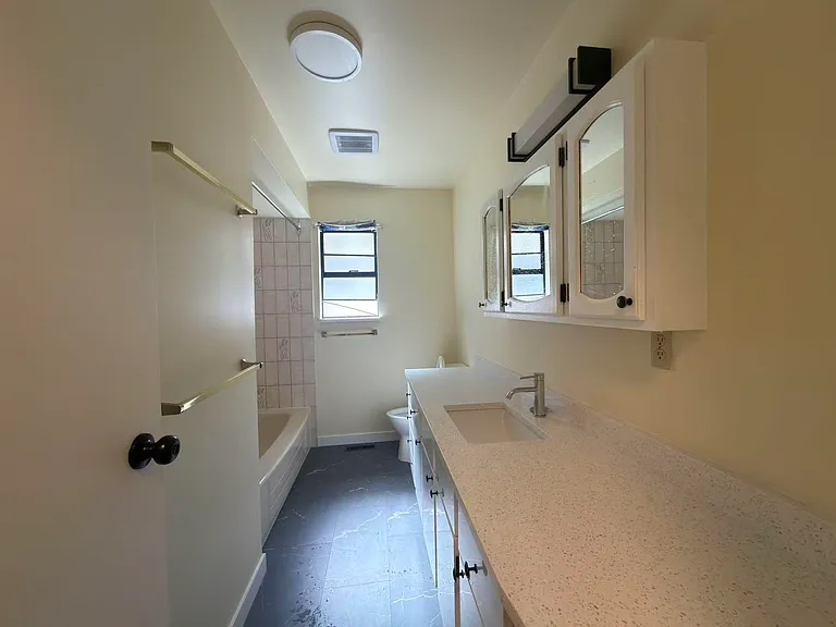 2175 E 54th Ave — Photo 11