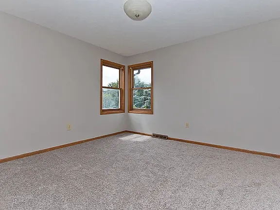 3380 Balsam Ct NE — Photo 8
