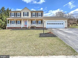 4 Magnolia Ln, Hanover, PA 17331