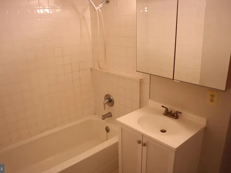 17105 Thatcher Ct — Photo 18