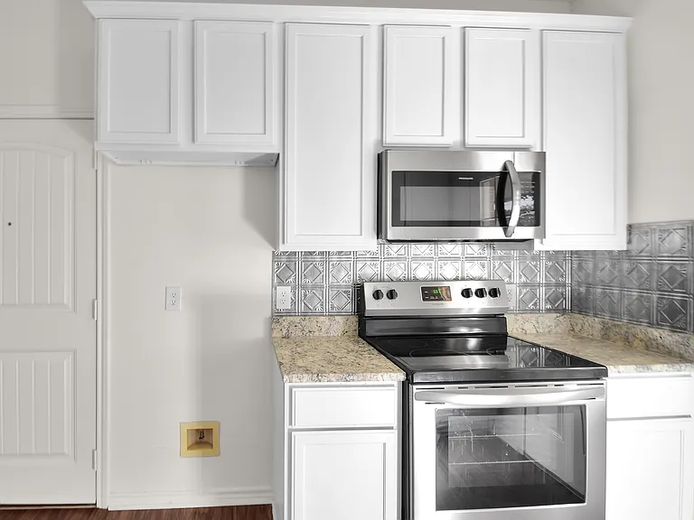 1102 Parkway Trl — Photo 9