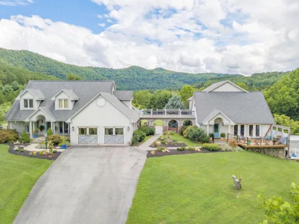 4289 Northfork Rd, Elliston, VA 24087