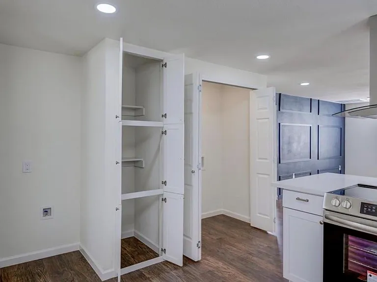 804 Carnegie St — Photo 11