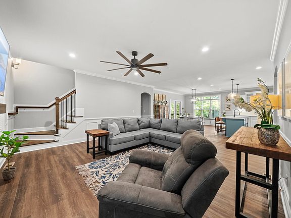 4th image of 3809 Watermark Dr