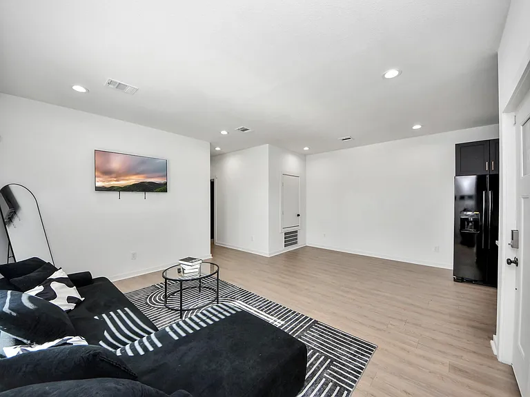 9732 Tuffly St #B — Photo 7