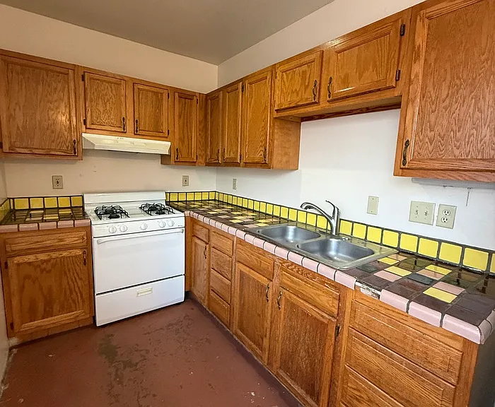 1355 N Columbus Blvd #A — Photo 7