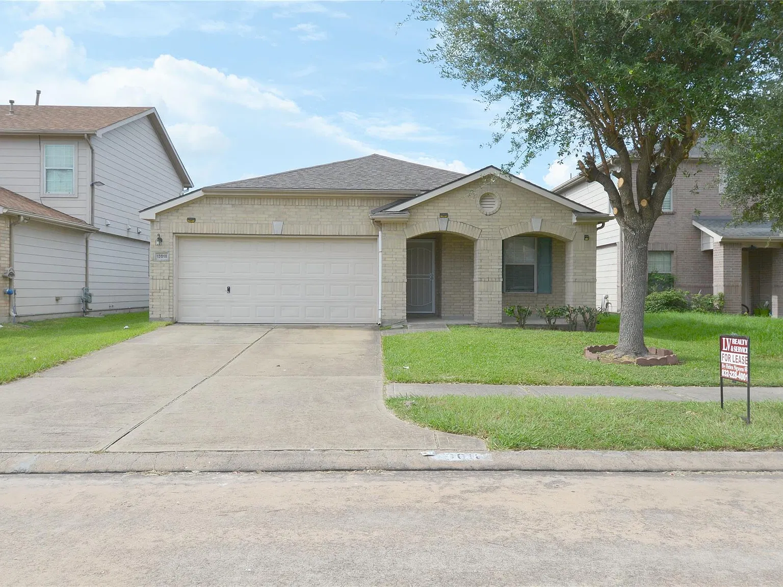 3 bed, 2.0 bath, 1811 sqft, $1,900 — Photo 2