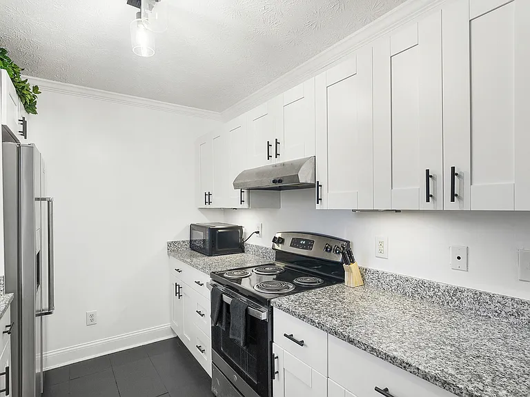 Elmwood Rd NW — Photo 9