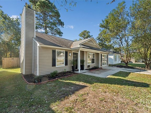 2nd image of 129 Ropemaker Lane