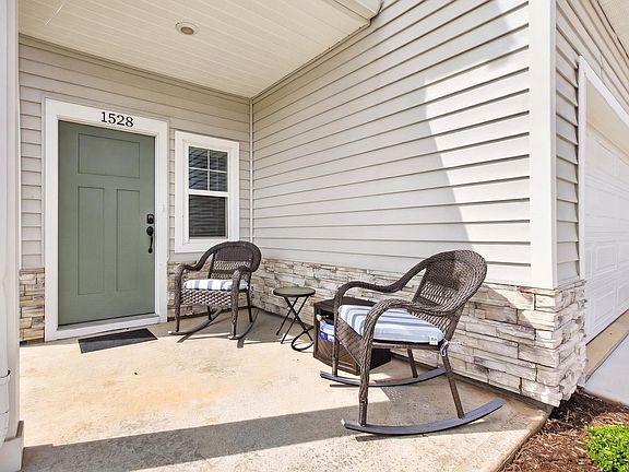 4th image of 1528 Yellowwood Ct