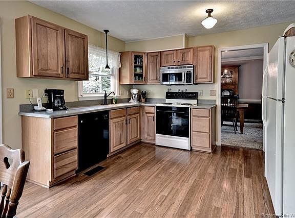3rd image of 6249 Adams Hunt Dr