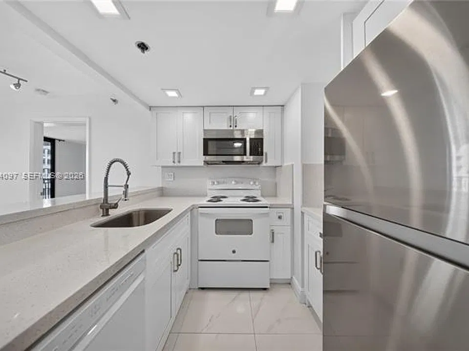 540 Brickell Key Dr #CU-916