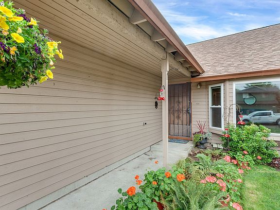 3rd image of 11675 SW Gallo Ave