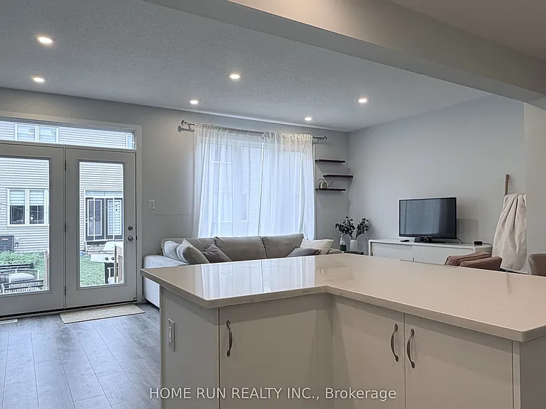 219 Billrian Cres — Photo 8