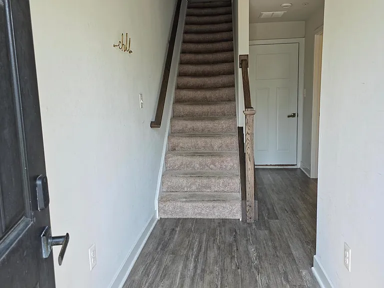 8304 Greenbelt Station Pkwy — Photo 2