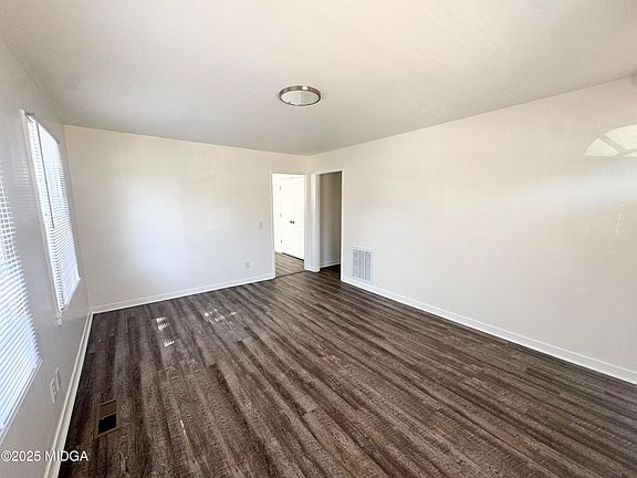 5th image of 2940 Dalton St
