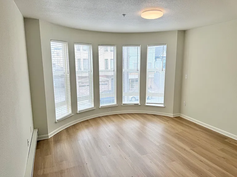 405 12th Ave #201 — Photo 3