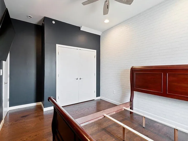 227 W Thompson St #D — Photo 29