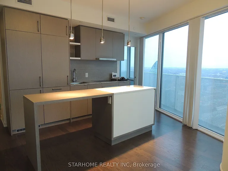 100 Harbour St #6307 — Photo 5