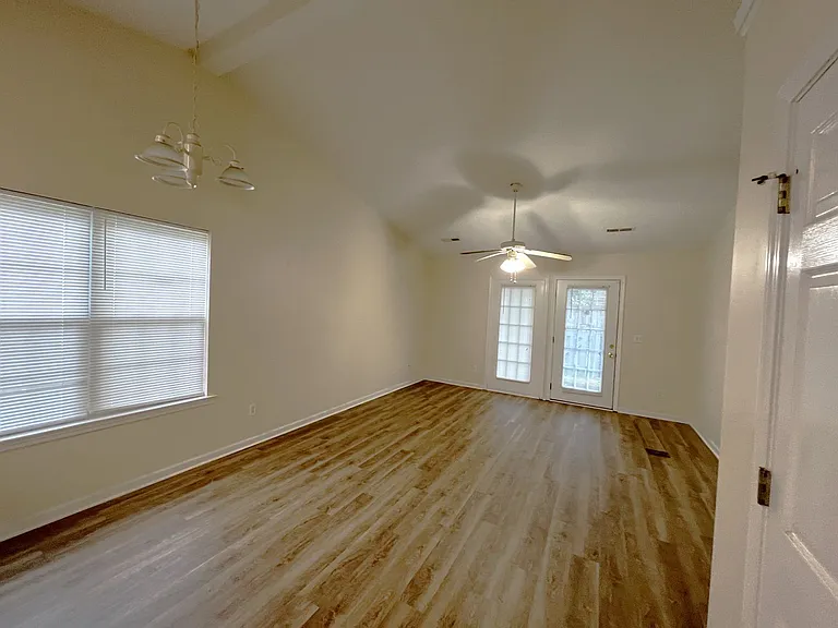 408 Saint Rosea Rd — Photo 2