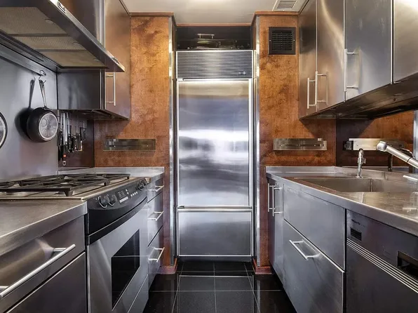 40 East 61st Street image 6 of 18